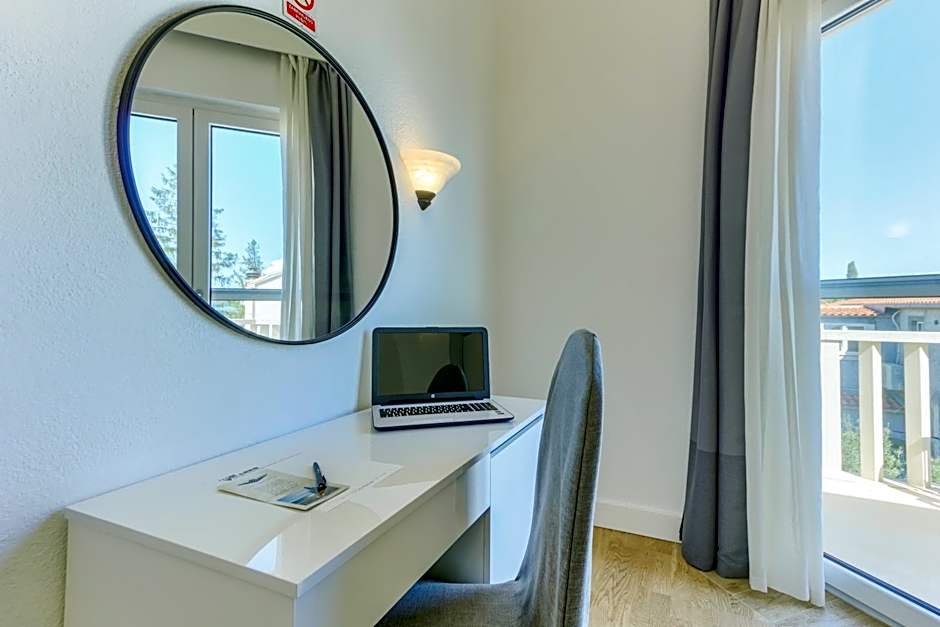 Hotel Riva Kaštela with swimming pool