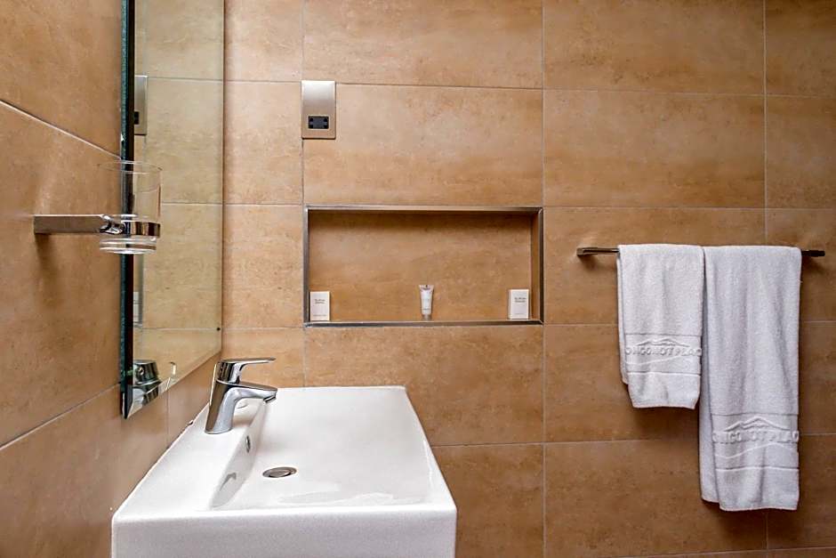 Longonot Place Serviced Apartment-Nairobi, City Centre CBD