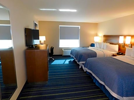 Queen Room with Two Queen Beds and Bath Tub with Grab Bars - Mobility Accessible/Non-Smoking