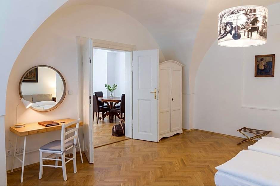Three Golden Crowns Apartments
