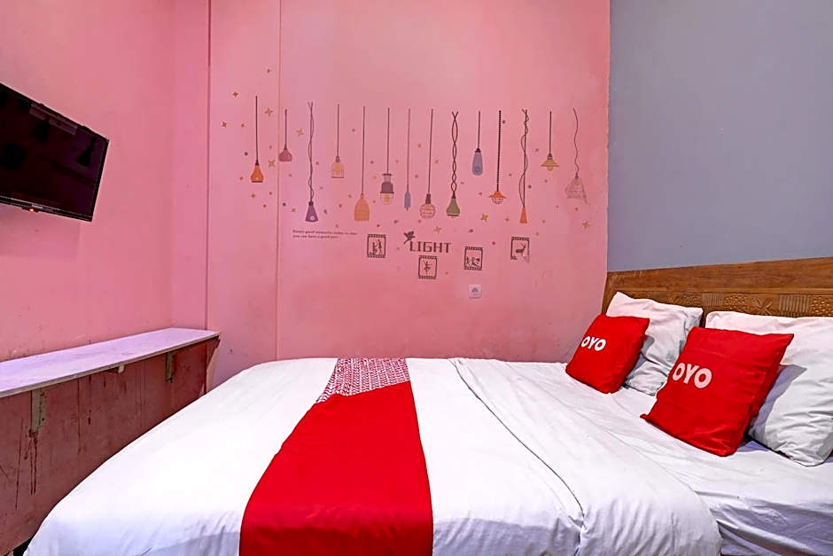 OYO Life 92877 Hotel Rainbow 7296