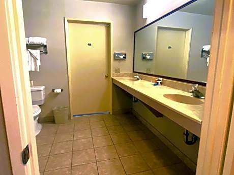 One-Bedroom King Junior Suite - Non-Smoking