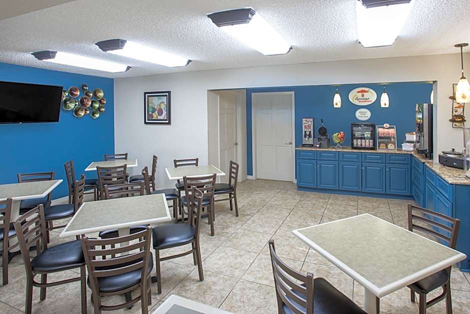 Super 8 by Wyndham Independence Kansas City