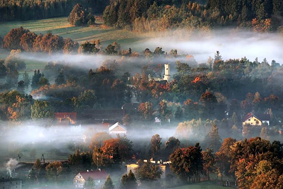 Zamek Karpniki Schloss Fischbach