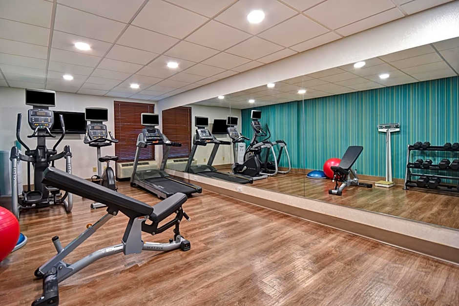 Holiday Inn Express & Suites Allentown-Dorney Park Area By IHG