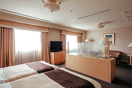Deluxe Twin Room with River View - Top Floor - Non-Smoking