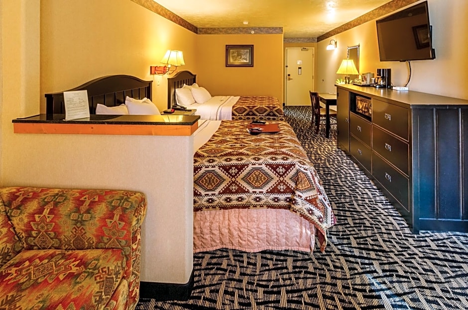 Photo 1 of 4 of 2 Queen Beds with Sofabed Suite