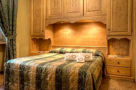 Suite with Mountain View