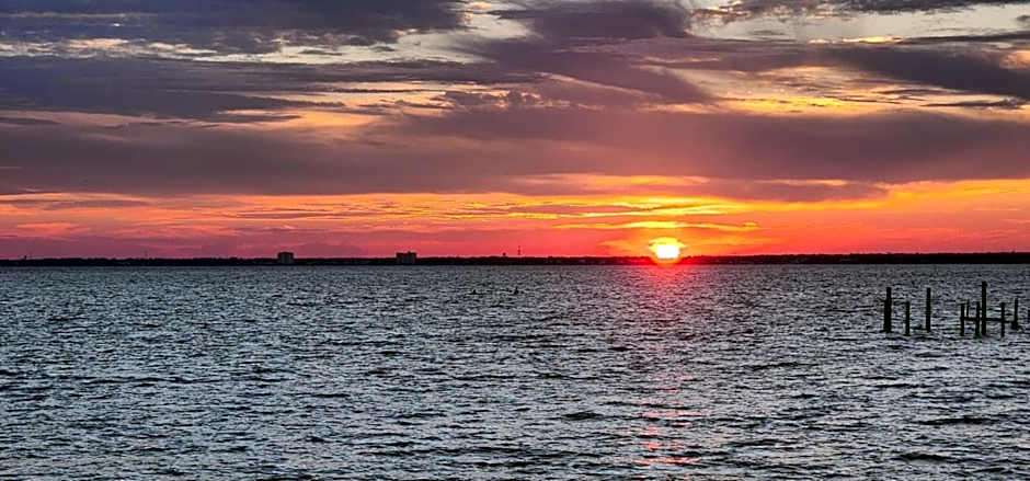 Quality Inn & Suites Gulf Breeze Bayside near Pensacola Beach