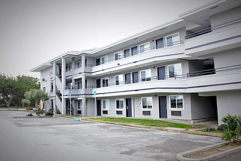 Country Inn & Suites by Radisson, Monterey Beachfront-Marina, CA