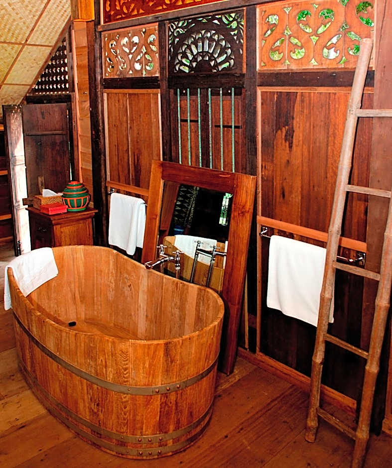 Bon Ton Antique Wooden Villas