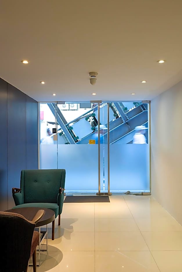 24 Inn at BTS Phrom Phong