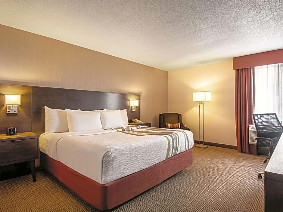 La Quinta Inn & Suites by Wyndham Vancouver Airport