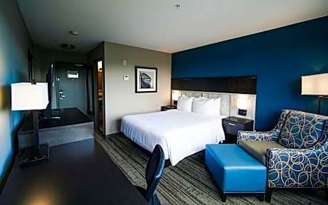 Queen Suite - Non-Smoking