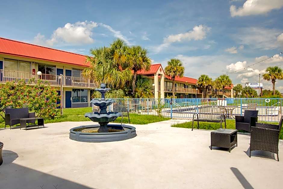 OYO Hotel Dundee By Crystal Lake