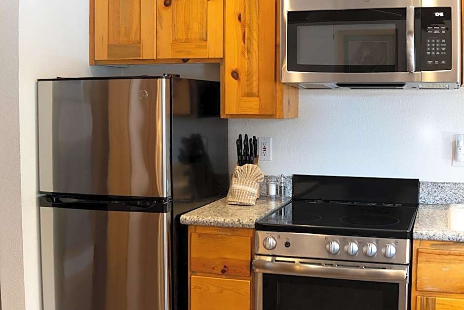 Red Wolf Lakeside Lodge