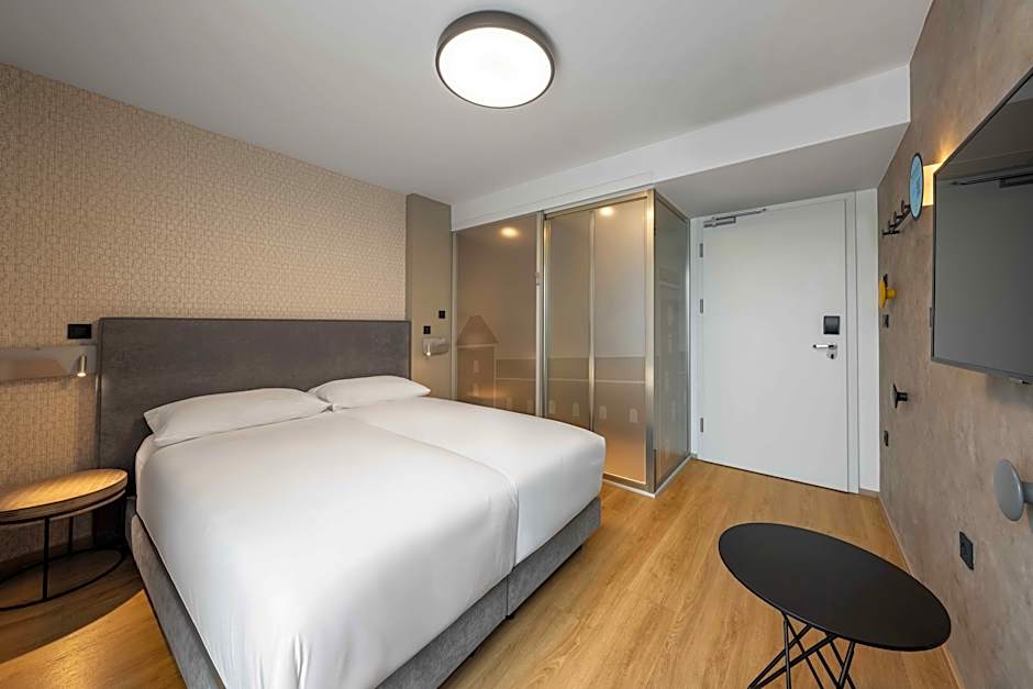 Photo 1 of 5 of Classic 1 Double Bed