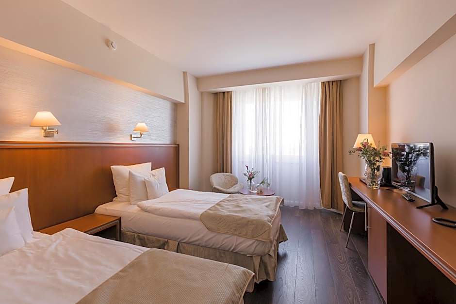 Photo 1 of 8 of Business 1 Double Bed or 2 Beds