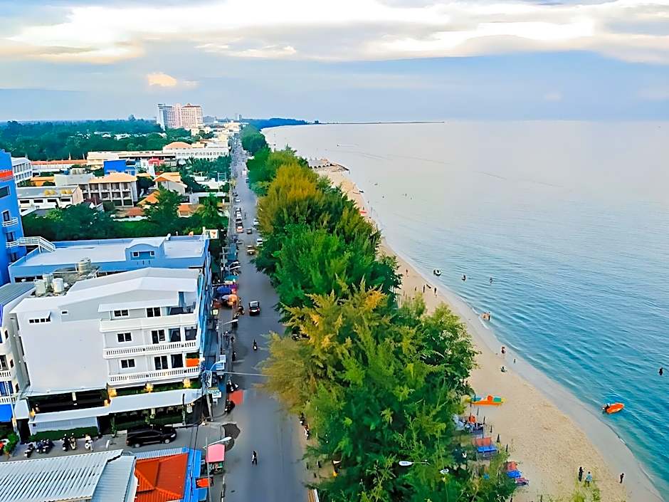 The BEACH CHA AM Residence