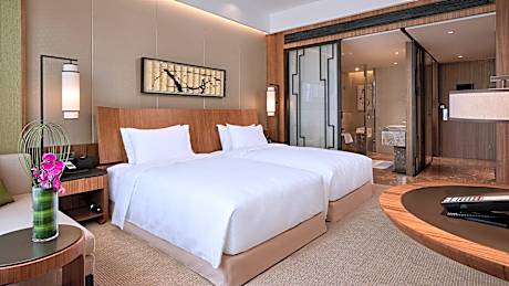2 Twin Premium Lounge Access