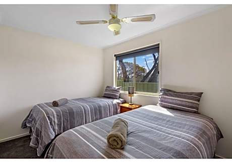 Superior 3 Bedroom Cabin