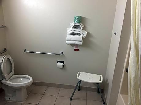 King Room with Bath Tub - Mobility/Hearing Accessible - Smoking