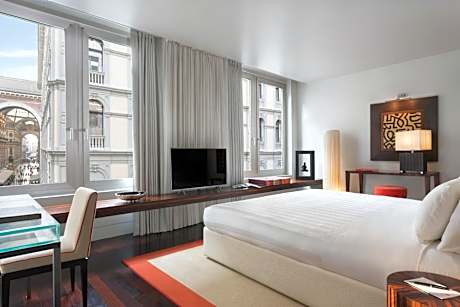 Deluxe Double Room with Gallery View