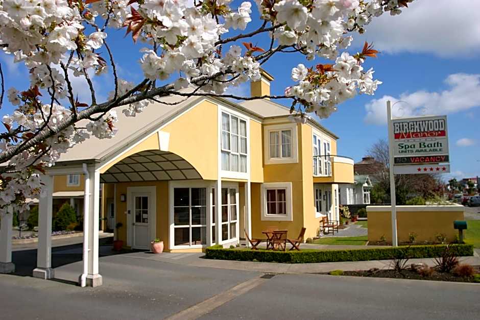 Birchwood Manor Motel
