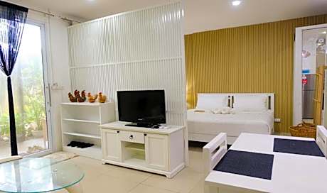 Deluxe King Room with Terrace