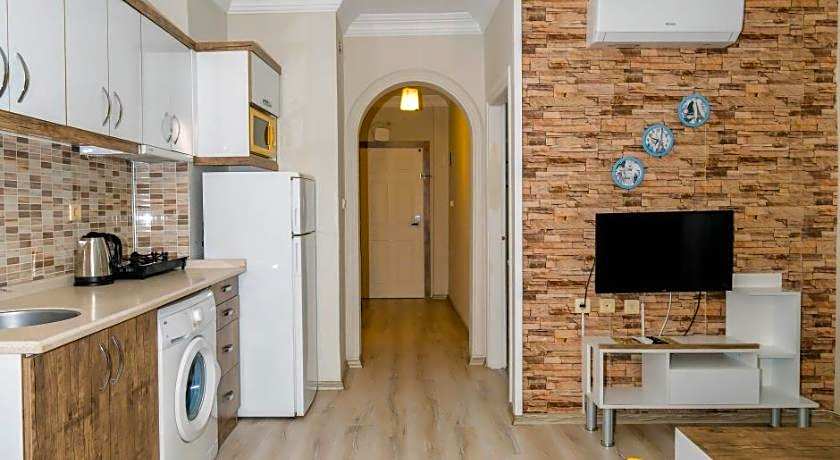 Cleopatra King Apart