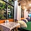 18 coins budget hotel