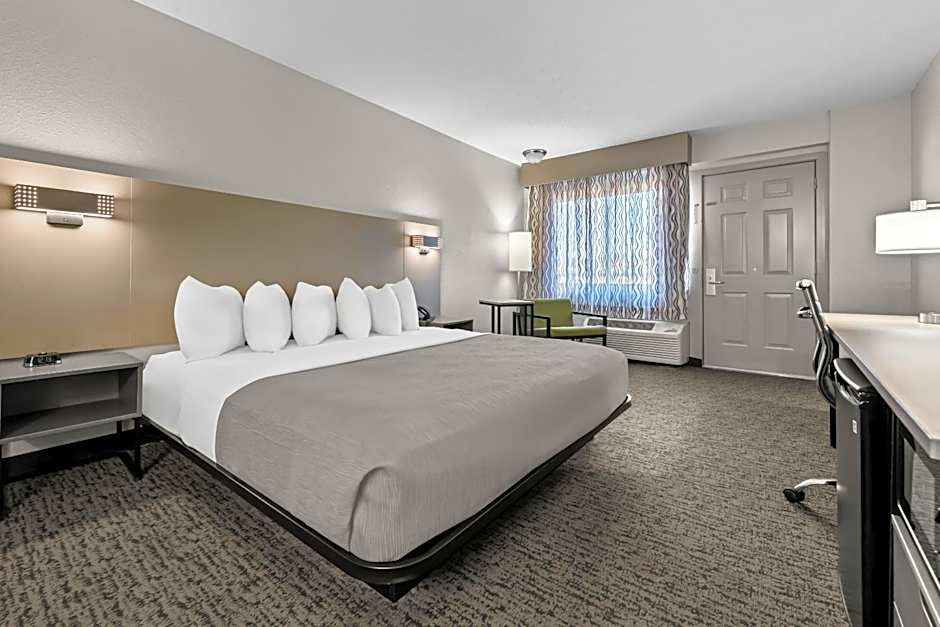 Quality Inn & Suites At Dollywood Lane