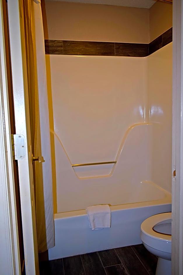 Super 8 by Wyndham Chiswell/Max Meadows Area