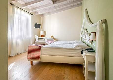 Suite with Garden View