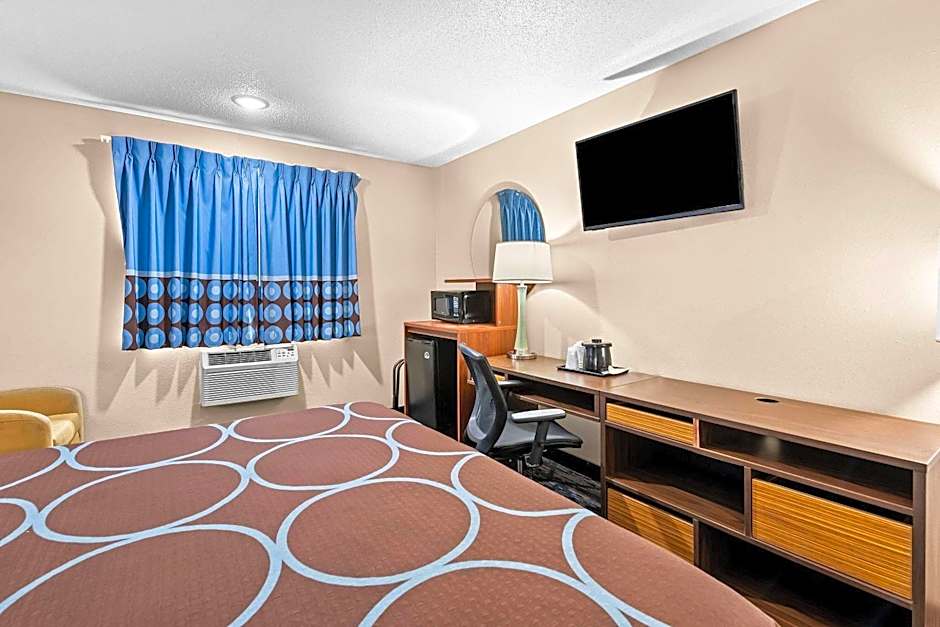 Super 8 by Wyndham Council Bluffs IA Omaha NE Area
