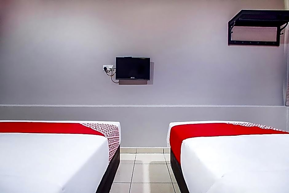 Super OYO 44097 Avatarr Hotel