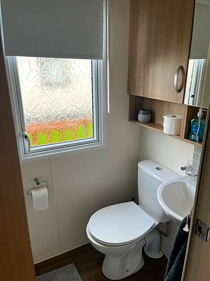 The Luxury break Sleeps 6 at 44 Kingfisher Court South facing