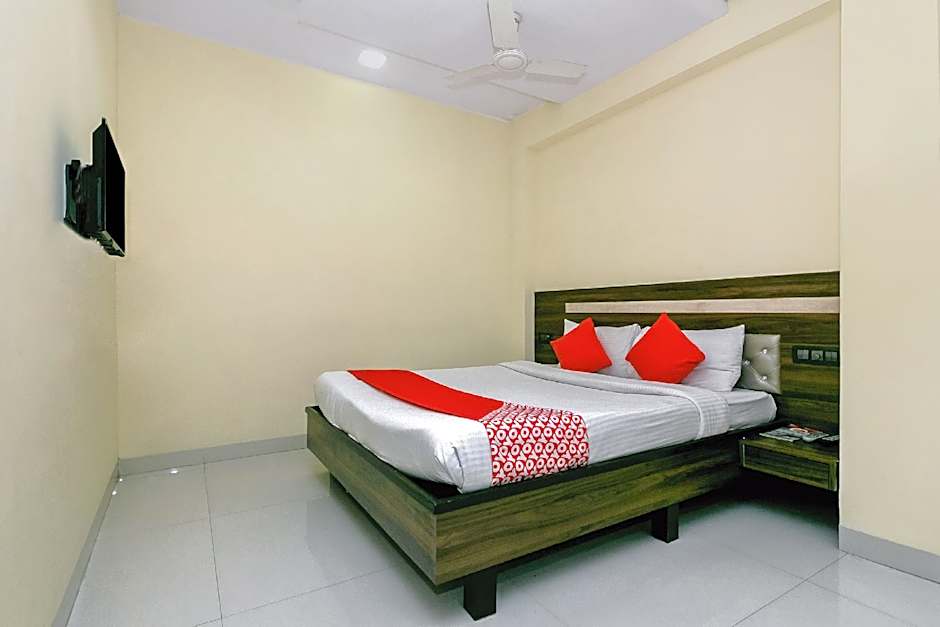 OYO 23656 Parimeet Hotel