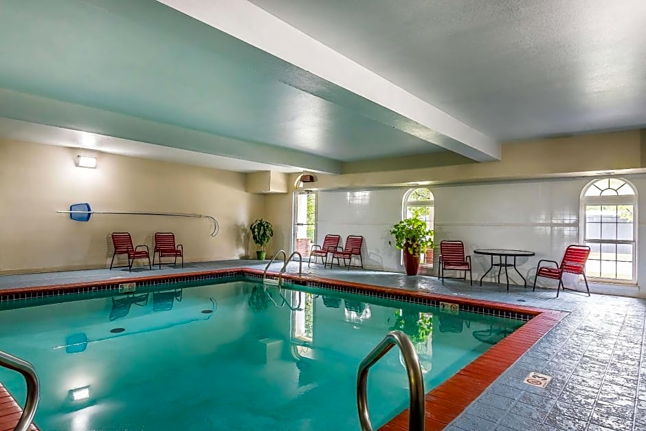 Quality Inn & Suites Chesterfield Village