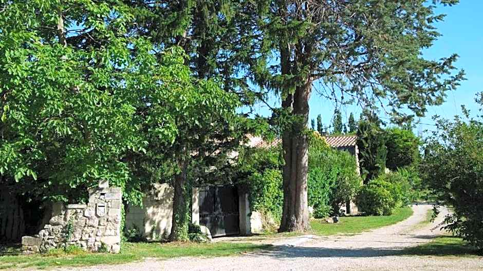 Mas Grimaud Chambres D'hotes Familiales – Eygalières, NY