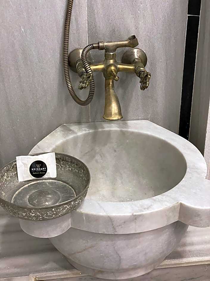 Weingart Seaside Hotel