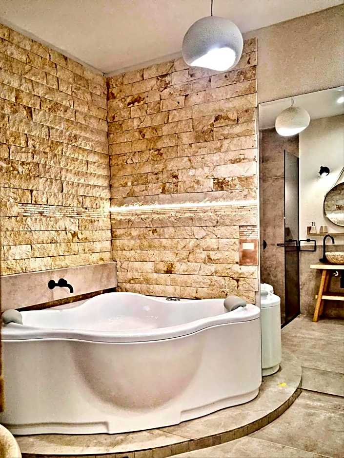 Golden City Center Suites