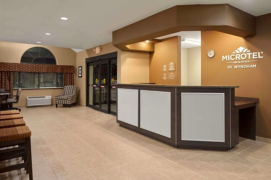 Microtel Inn & Suites Gonzales TX