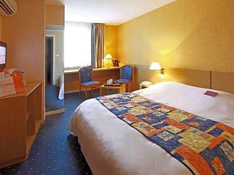 Standard Queen Room