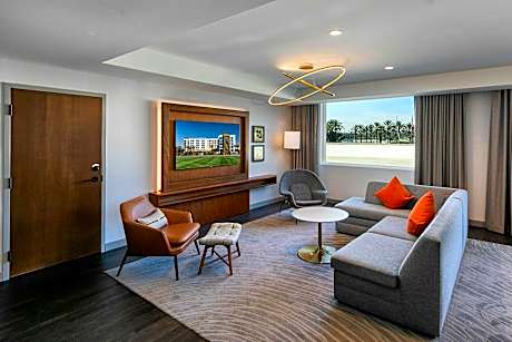 Hospitality Suite, King, Sofa bed