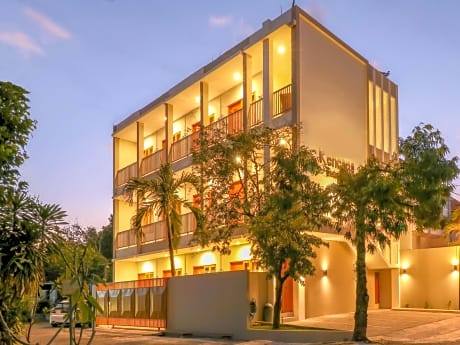 OYO 1200 Kencana Residence