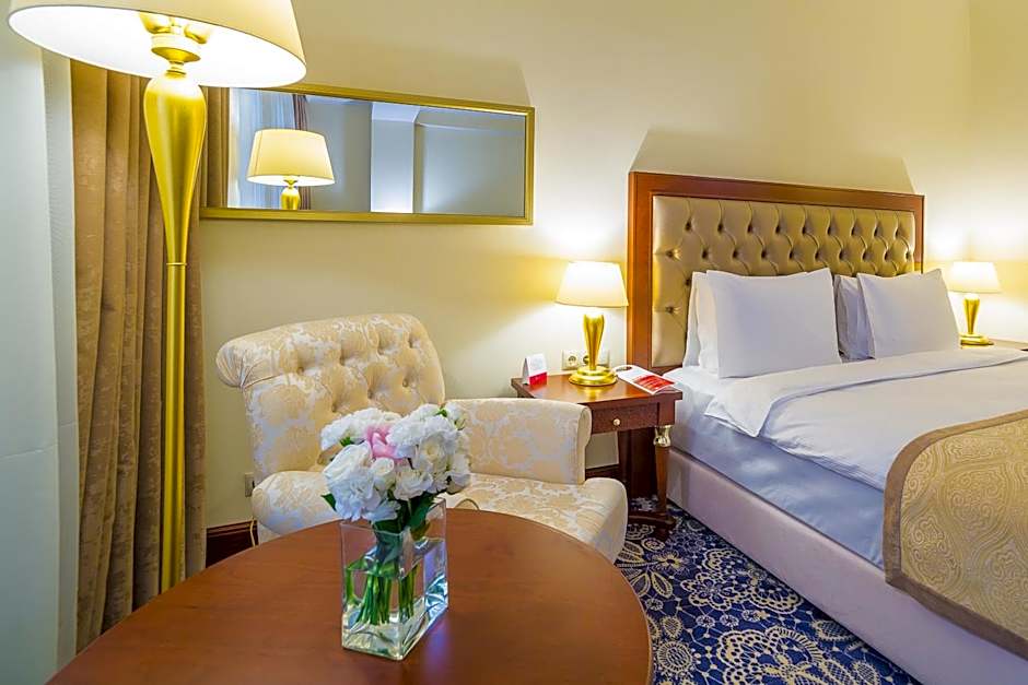 Photo 1 of 9 of 1 King Bed Suite