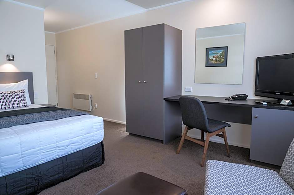 West Plaza Hotel
