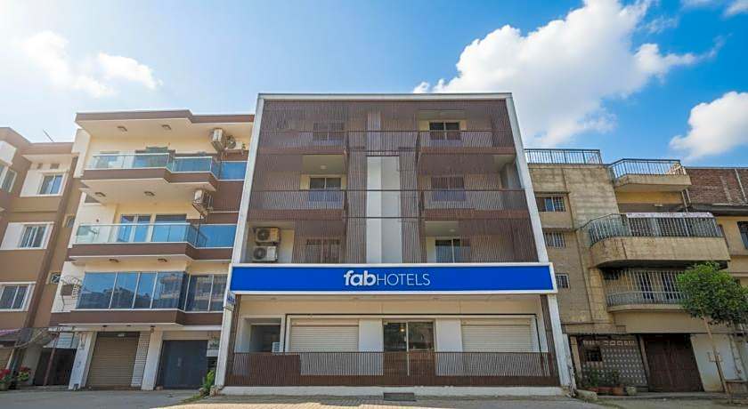 FabHotel La Paz Stay B&B