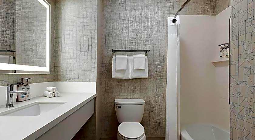 Holiday Inn Express Hotel & Suites Bakersfield Central By IHG